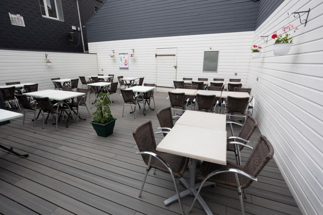 Logis-Hotel & Restaurant Le Carnot Bolbec Bagian luar foto