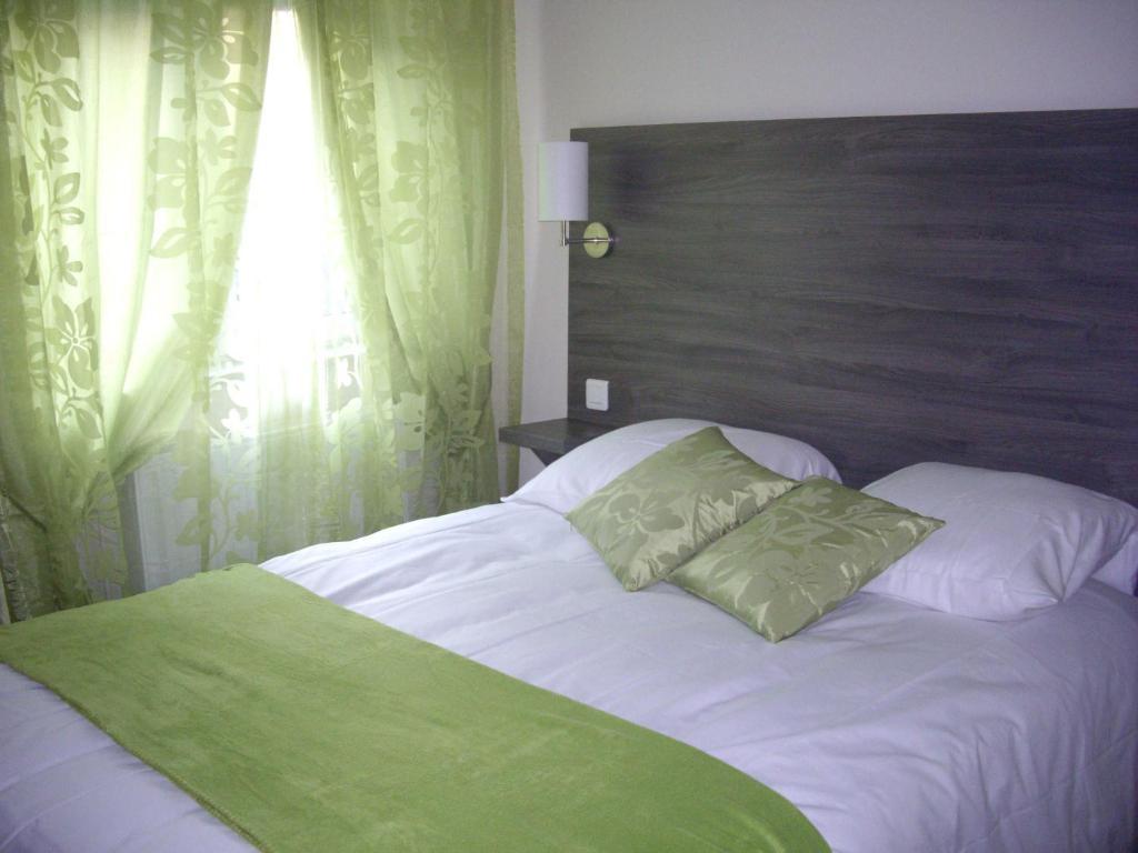 Logis-Hotel & Restaurant Le Carnot Bolbec Ruang foto