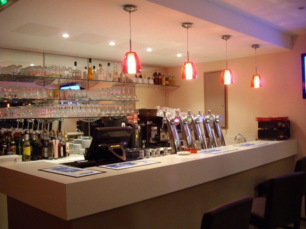 Logis-Hotel & Restaurant Le Carnot Bolbec Bagian luar foto