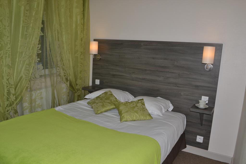 Logis-Hotel & Restaurant Le Carnot Bolbec Bagian luar foto