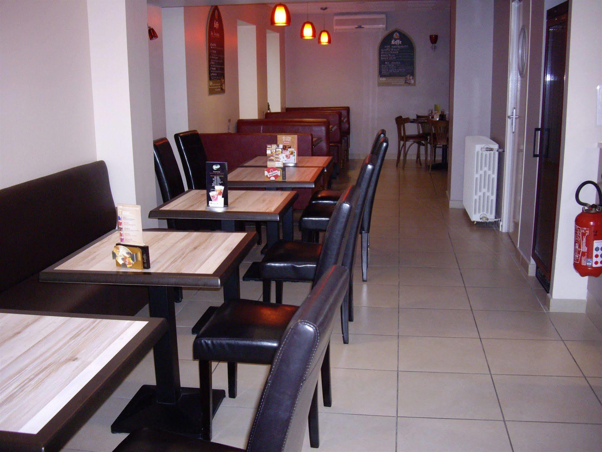 Logis-Hotel & Restaurant Le Carnot Bolbec Bagian luar foto