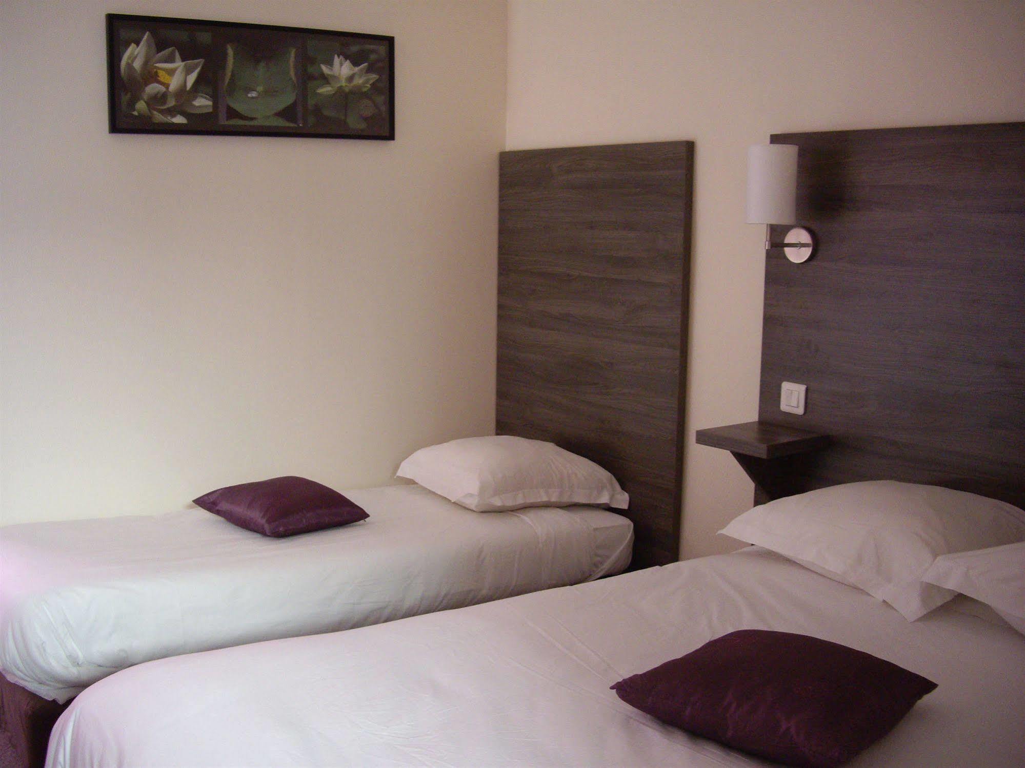 Logis-Hotel & Restaurant Le Carnot Bolbec Bagian luar foto